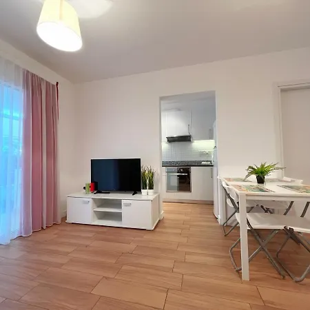 Central 2 Bedroom Apt Terrace And Pool Διαμέρισμα
