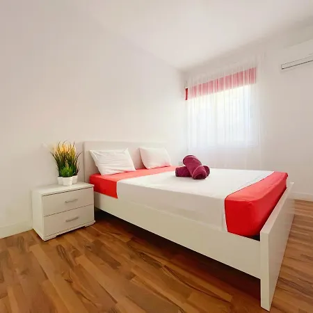 Διαμέρισμα Central 2 Bedroom Apt Terrace And Pool Αγία Νάπα