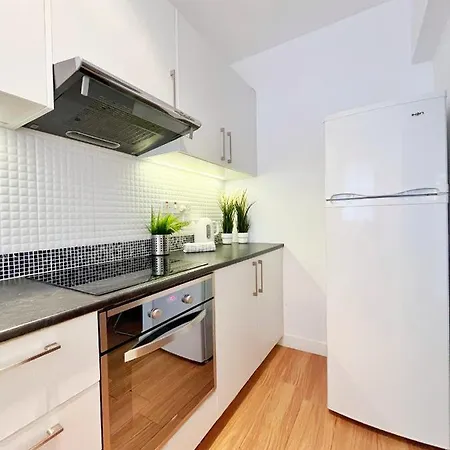 Διαμέρισμα Central 2 Bedroom Apt Terrace And Pool Αγία Νάπα